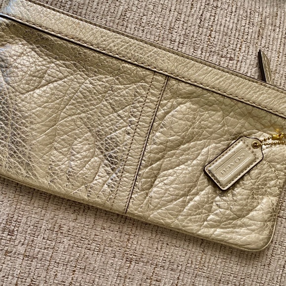 Coach Shimmery Gold Metallic Wristlet - EUC, Perfect for the holidays! - Picture 2 of 7